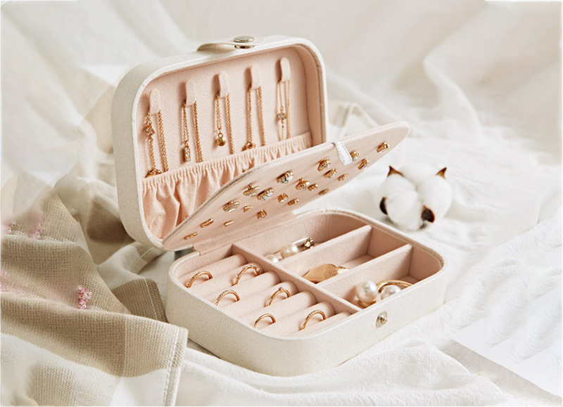 jewellery packaging with logo