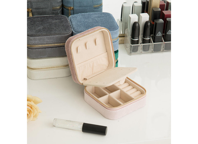 Travel Jewelry Case: Your Essential Companion for Stylish and Safe Storage